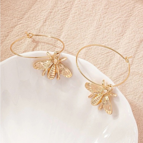 🆕 Gold Bee Dangle Earrings!!!!  Brand New!!! - Picture 4 of 5